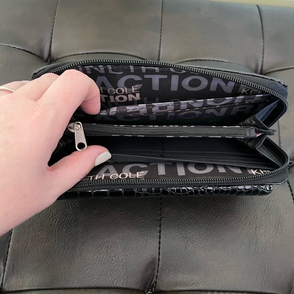 5 for $25. Kenneth Cole wallet - Picture 4 of 8